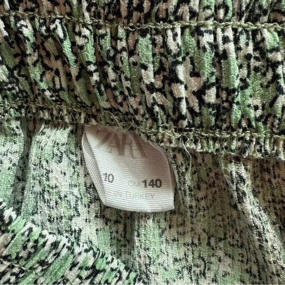 Zara Kids Green & White Textured Floral Skirt / Skort {10} - Picture 2 of 5